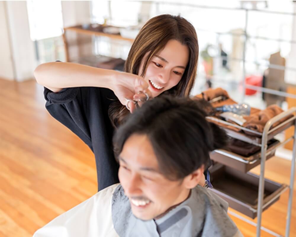 しかし、就職して美容サロンに入ったら「理想と現実は違った…。」