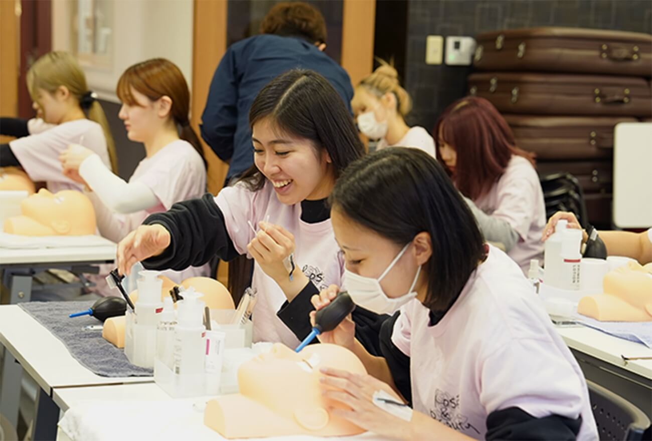 トータルビューティーと選択授業で学ぶアイデザイナー特化授業