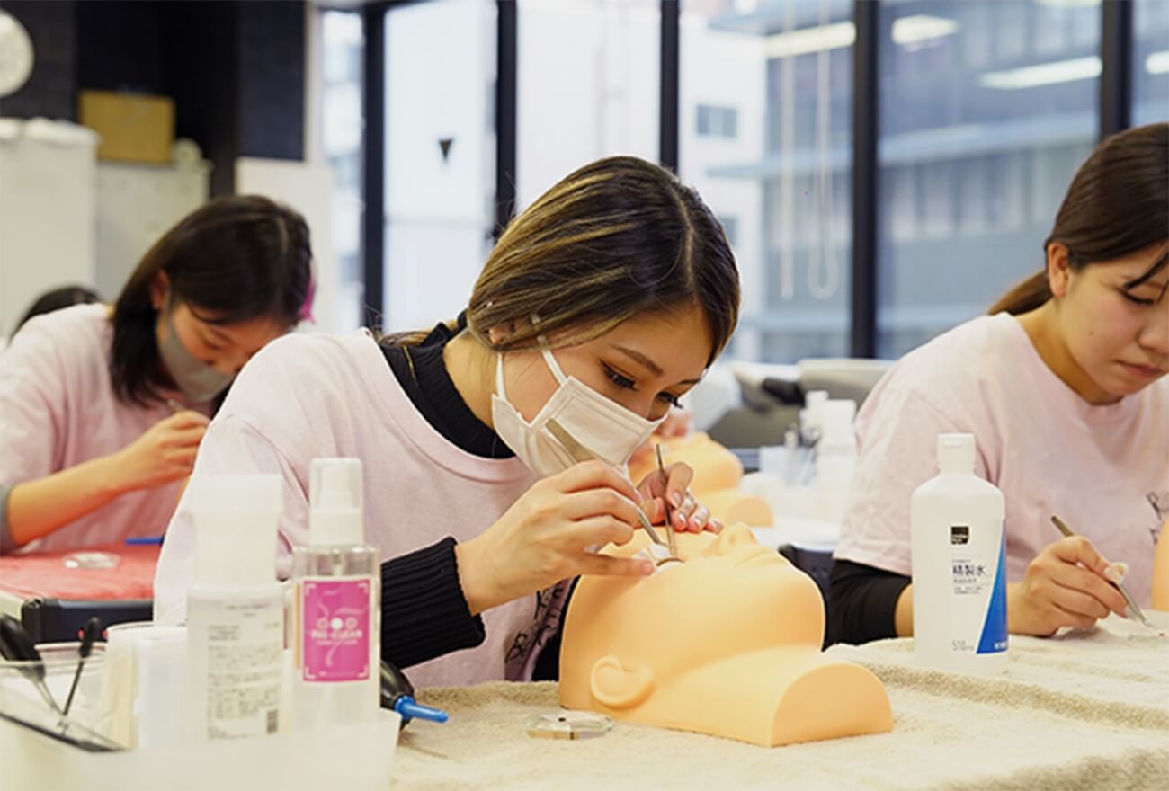 より質の高い技術を提供できるまつ毛エクステのスペシャリストを育成するプログラムです